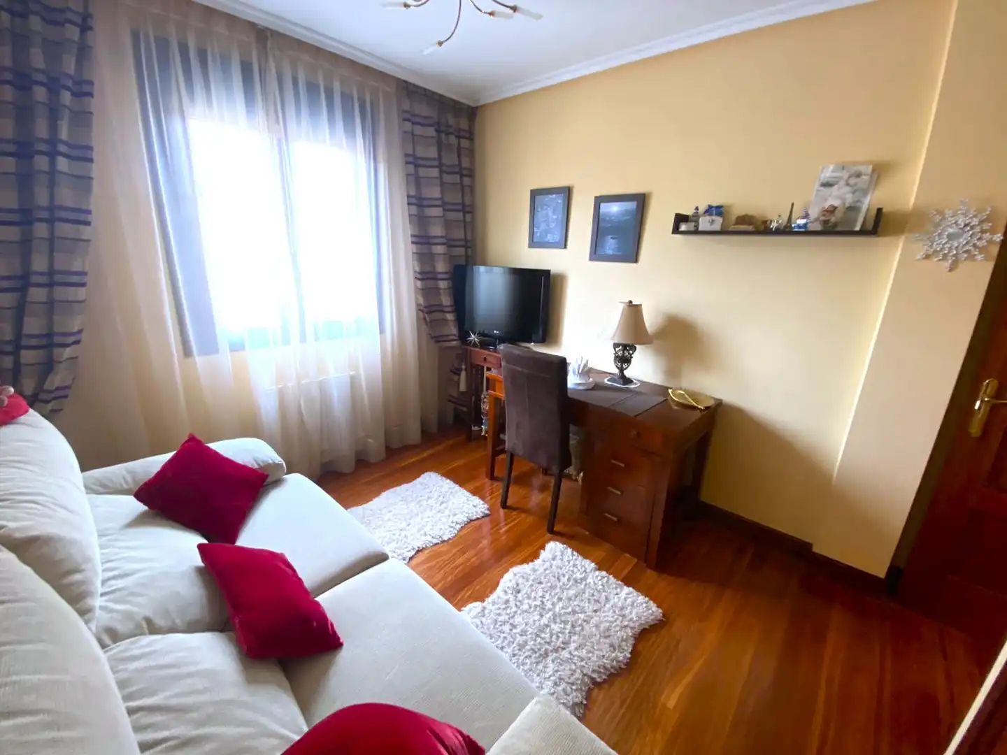 Living room of Houses for sale in Castro-Urdiales  with Heating, Private garden and Parquet flooring