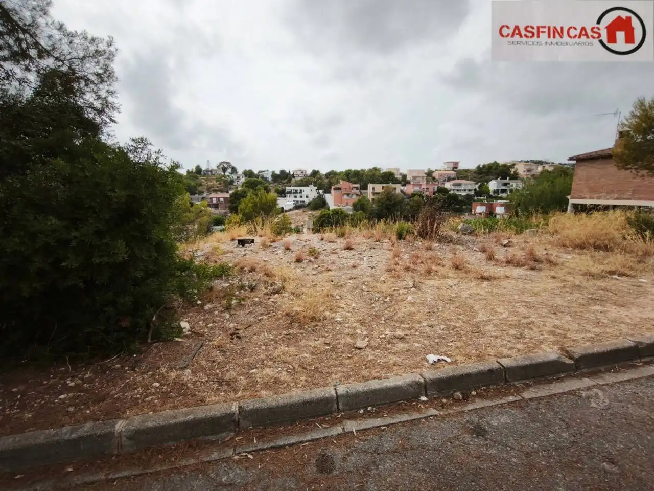 Terreny residencial en venda a Avenida Santa María de Montserrat