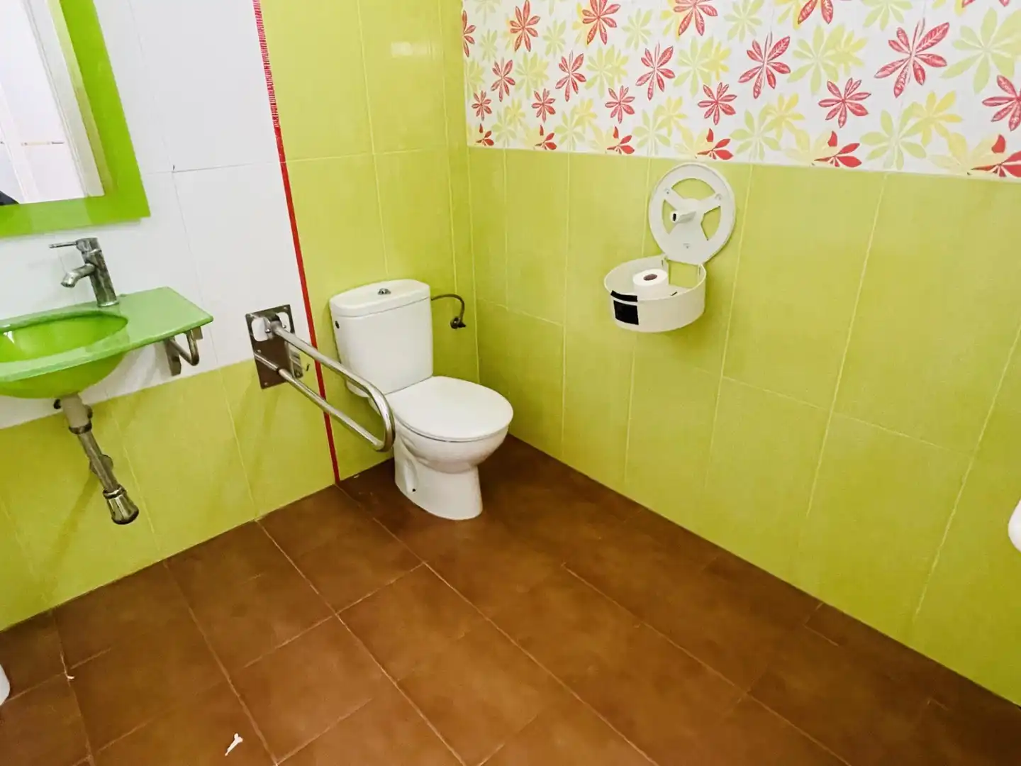 Badezimmer von Geschaftsraum zur Miete in Humilladero