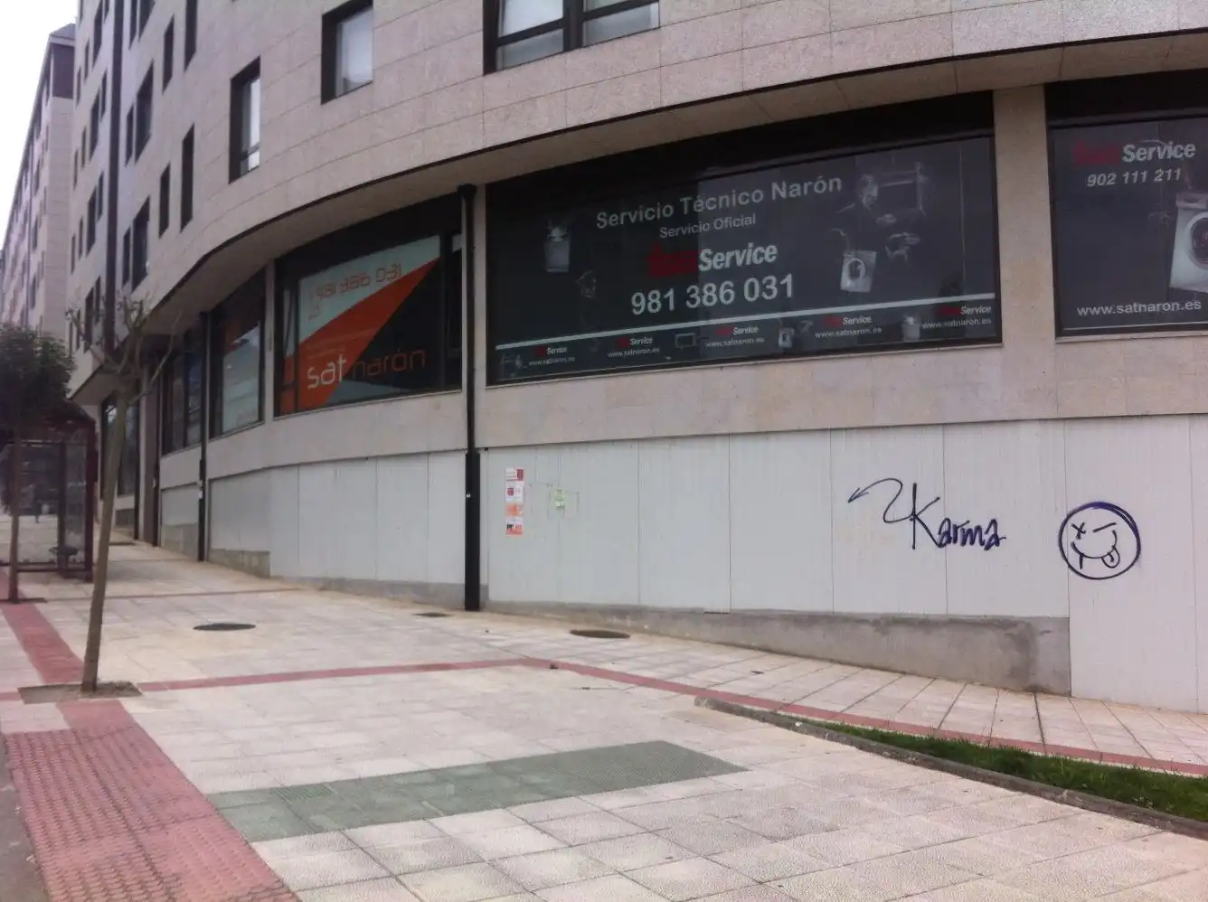 Vista exterior de Local en venta en Narón