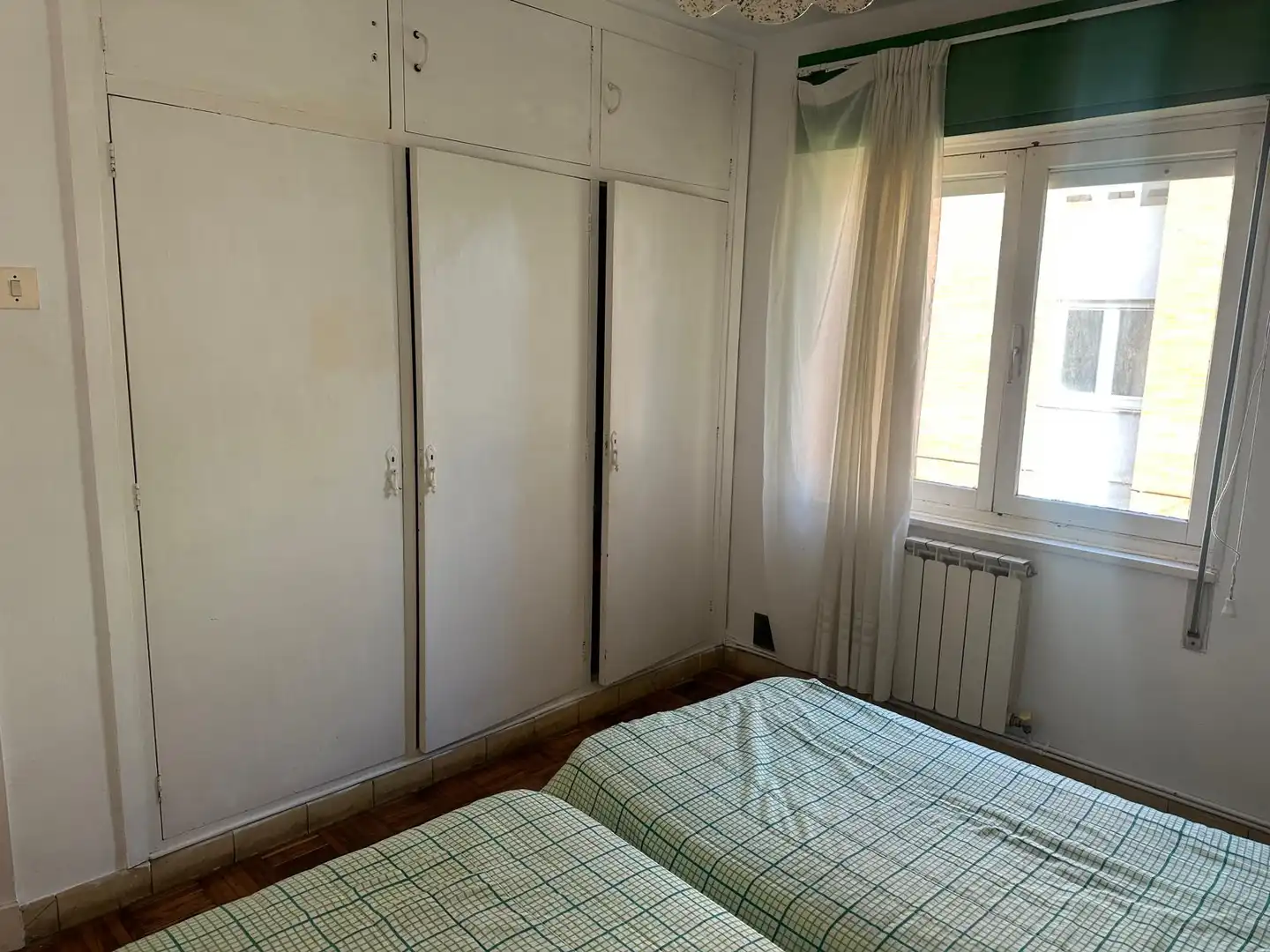 Schlafzimmer von Einfamilien-Reihenhaus zum Verkauf in Castrillón mit Heizung, Privatgarten und Terrasse