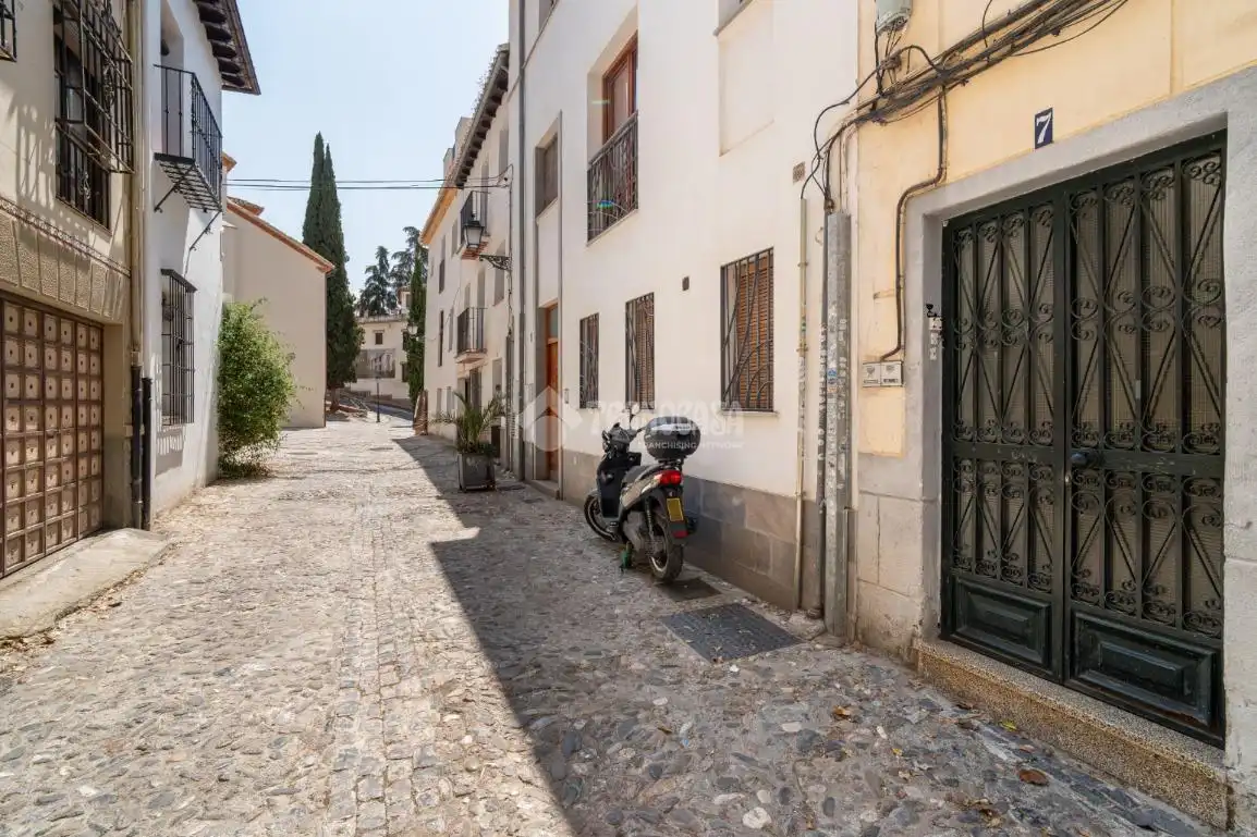 Vista exterior de Pis en venda en Granada amb Aire condicionat i Balcó