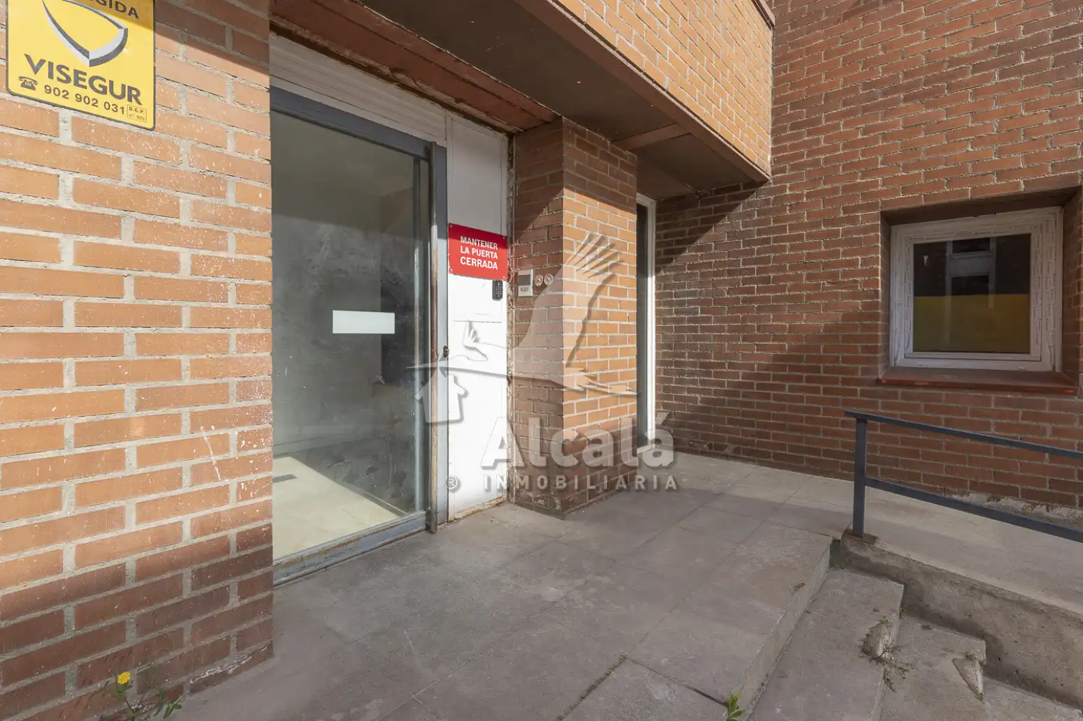 Vista exterior de Nave industrial en venta en Alcalá de Henares