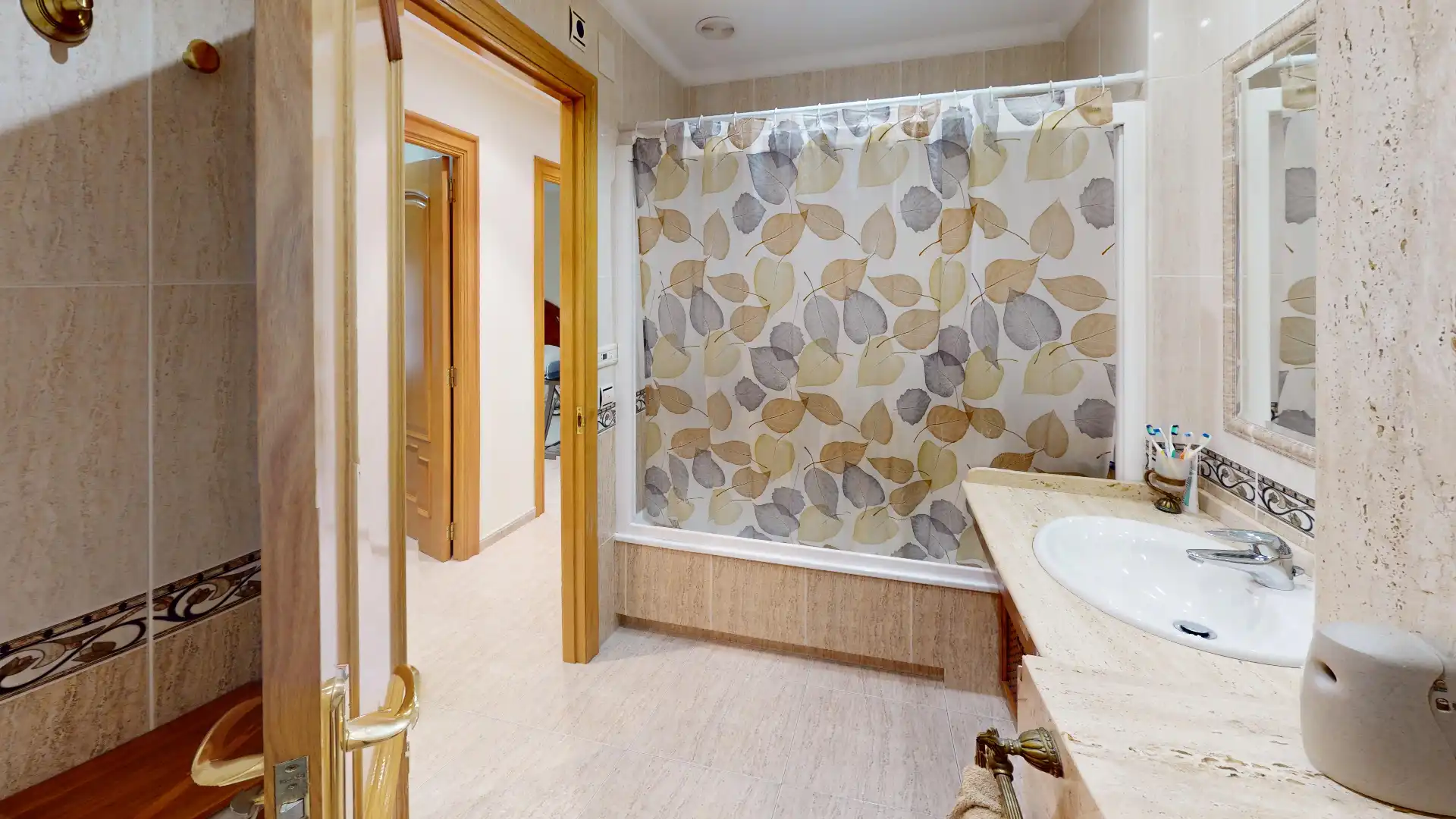 Baño de Piso en venta en Elche / Elx con Aire acondicionado, Amueblado y Balcón