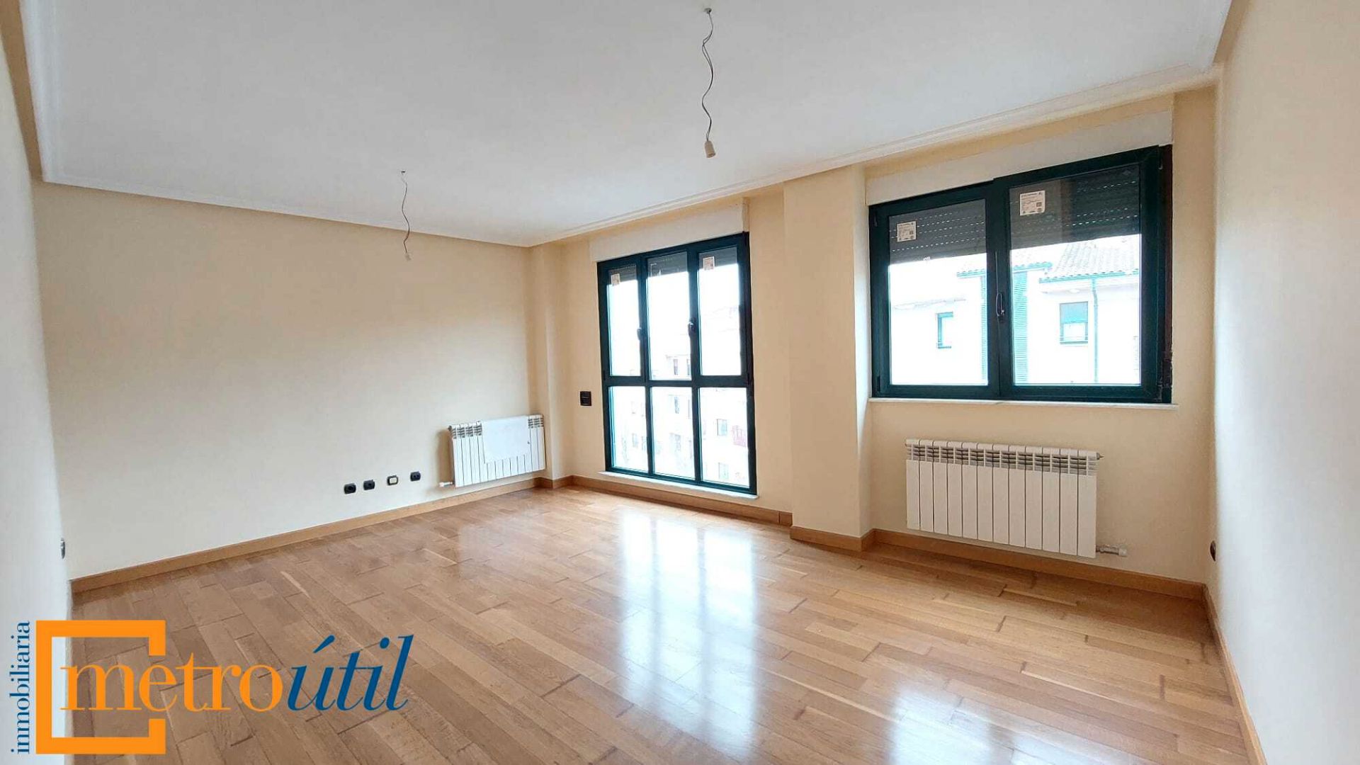 Living room of Flat for sale in Salamanca Capital  with Heating, Private garden and Parquet flooring