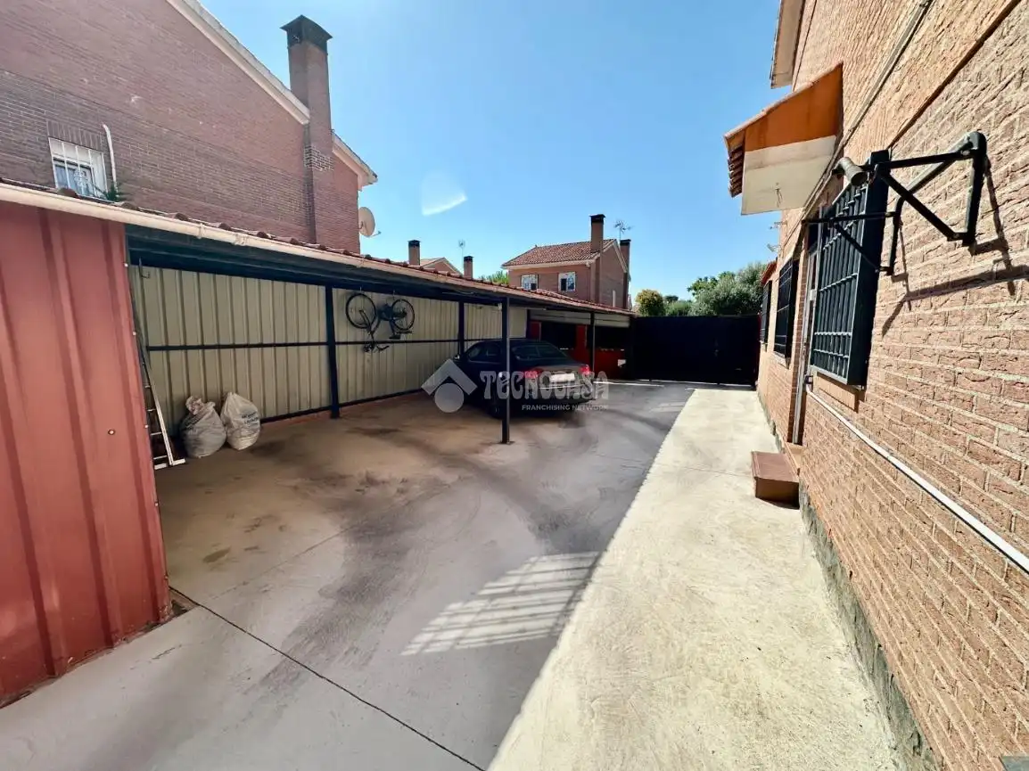 Aparcament de Casa o xalet en venda en Pioz amb Aire condicionat
