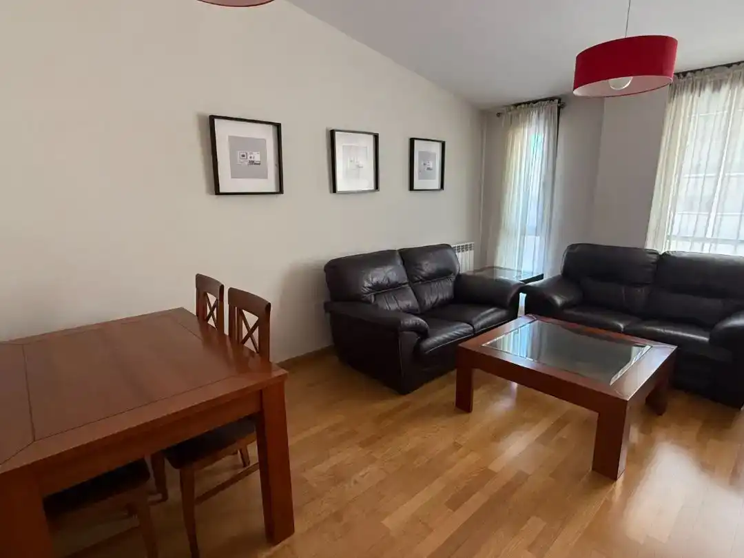 Wohnzimmer von Dachboden zur Miete in Zaratán mit Schwimmbad