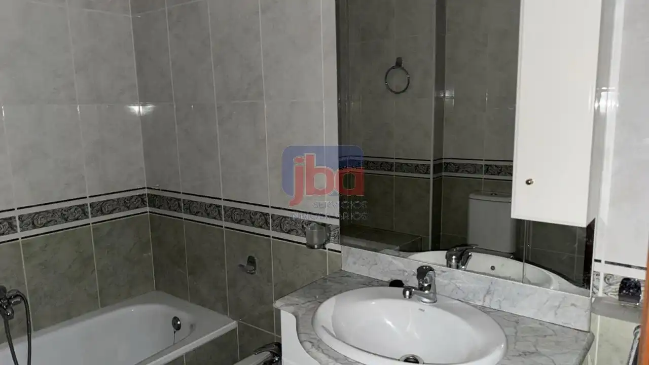 Baño de Piso en venta en Xinzo de Limia con Calefacción, Trastero y Balcón
