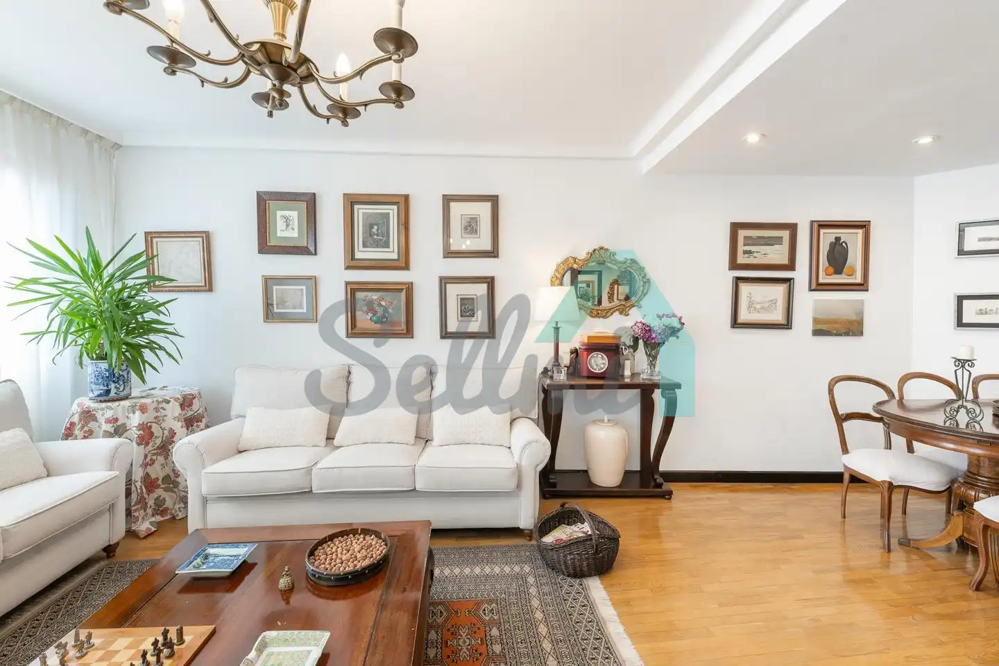 Sala d'estar de Dúplex en venda en Oviedo  amb Calefacció, Parquet i Terrassa