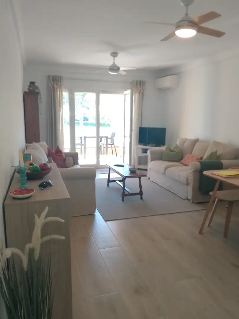Sala d'estar de Apartament en venda en Mont-roig del Camp amb Aire condicionat, Jardí privat i Terrassa