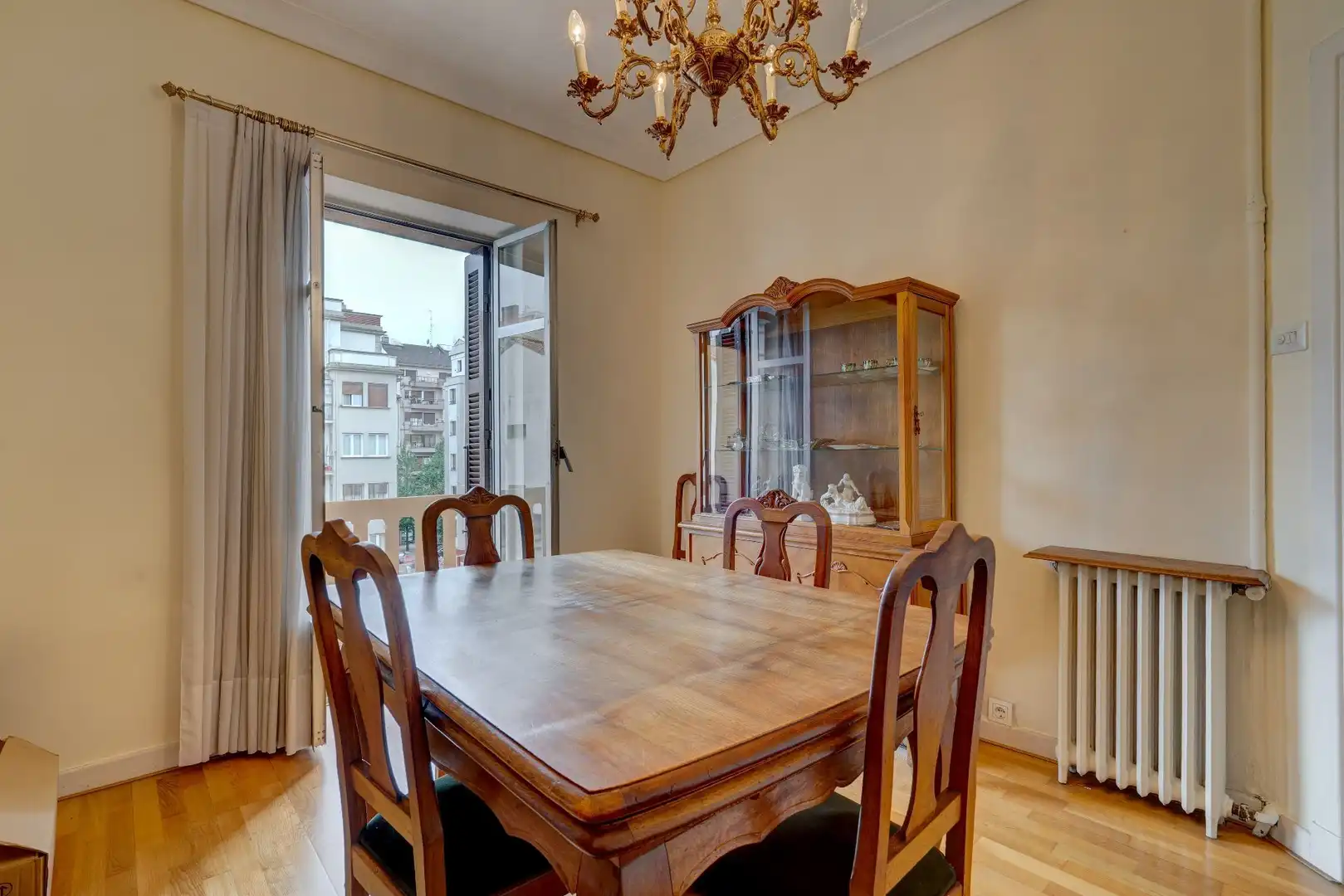 Comedor de Piso en venta en Irun  con Calefacción, Trastero y Amueblado