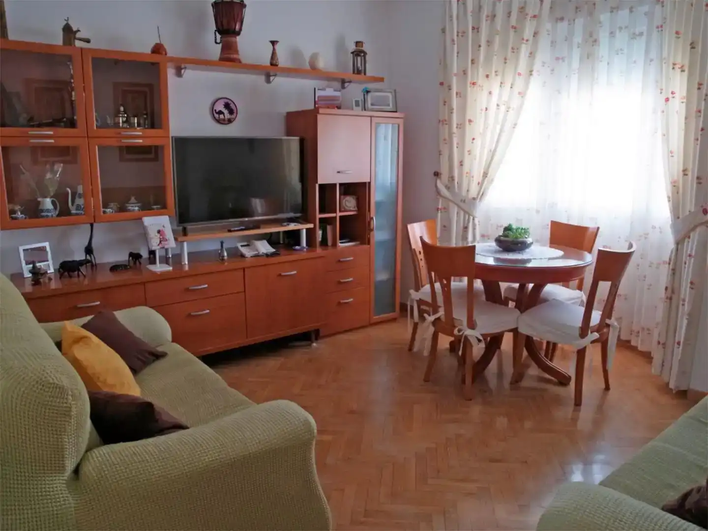 Sala d'estar de Casa o xalet en venda en Aranjuez amb Aire condicionat, Piscina i Balcó