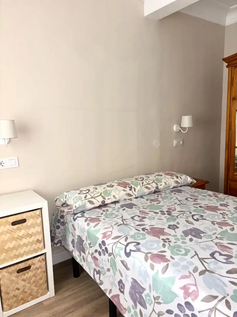 Habitación de Apartamento de alquiler en Plasencia con Aire acondicionado, Parquet y Amueblado