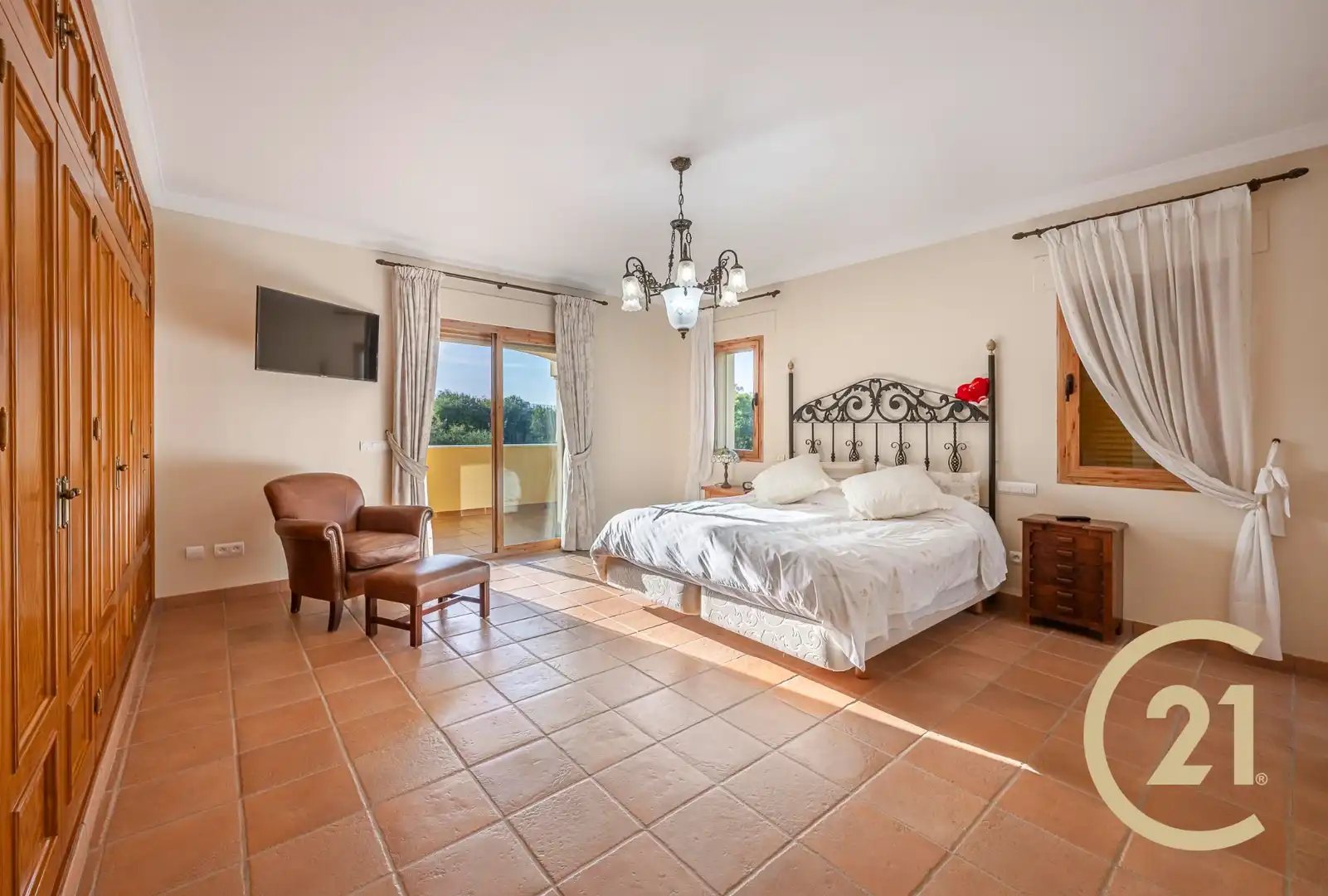 Habitación de Casa adosada en venta en Benahavís con Aire acondicionado, Jardín privado y Terraza