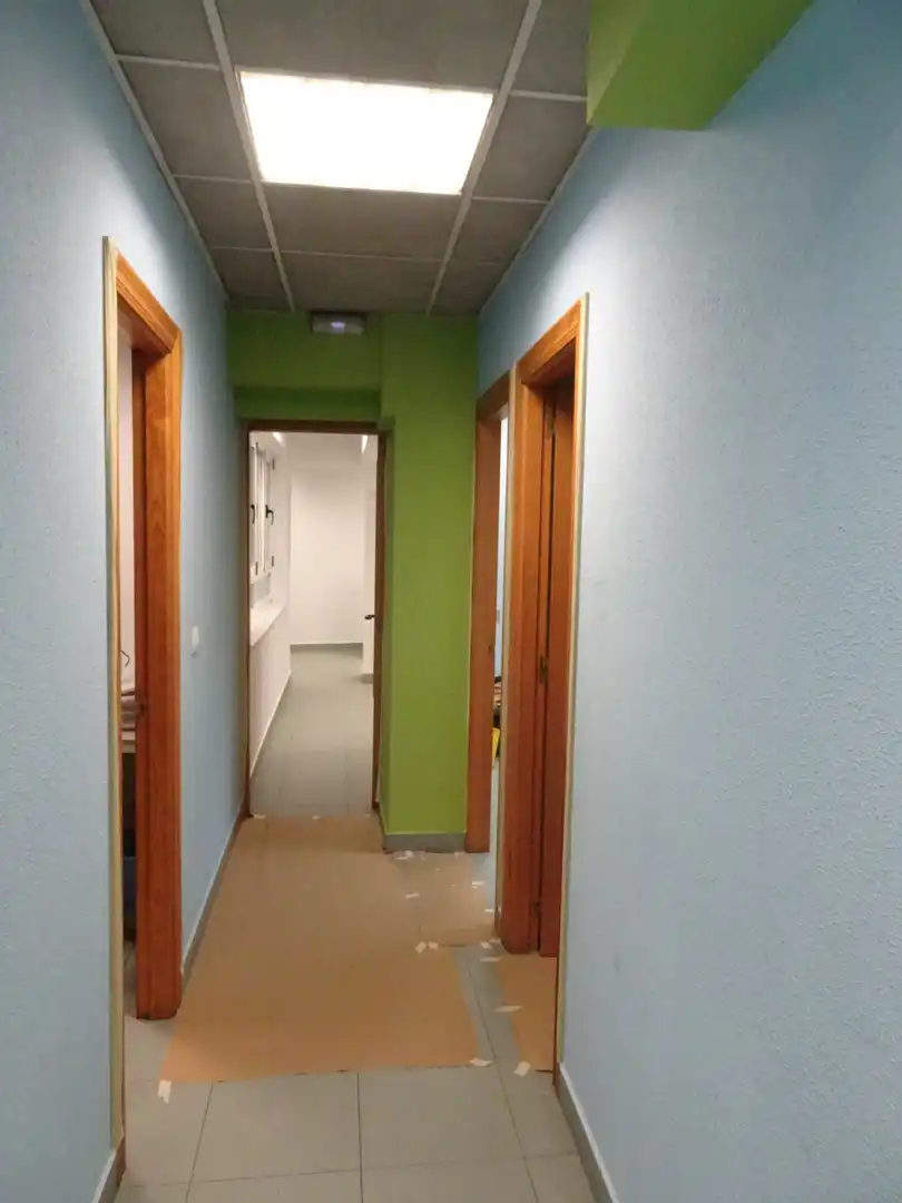 Büro zur Miete in Torrelavega  mit Klimaanlage, Abstellraum und Möbliert
