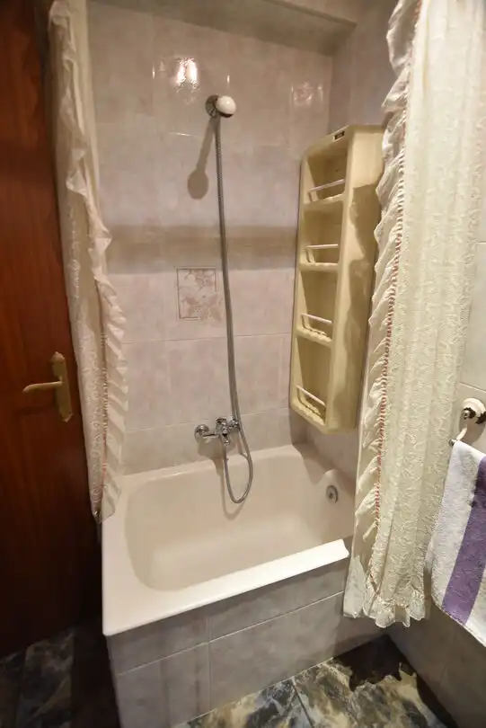 Baño de Piso en venta en Ermua con Amueblado y Balcón