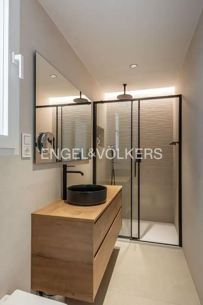 Baño de Apartamento en venta en Valencia con Aire acondicionado, Calefacción y Parquet