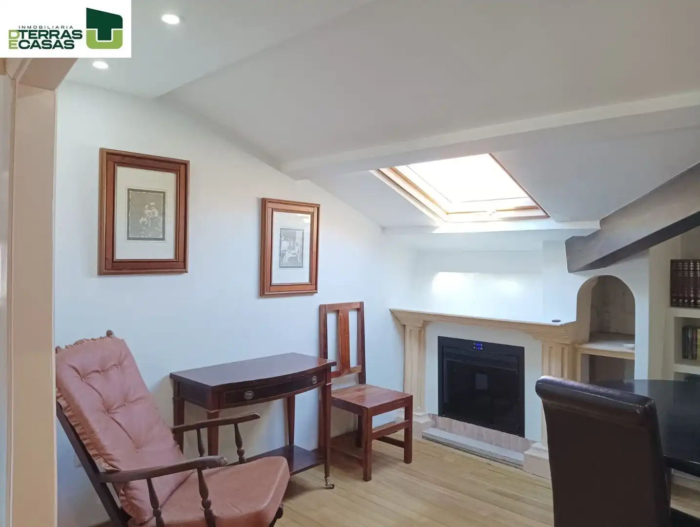 Sala de estar de Ático para compartir en Pontevedra Capital  con Calefacción, Terraza y Amueblado