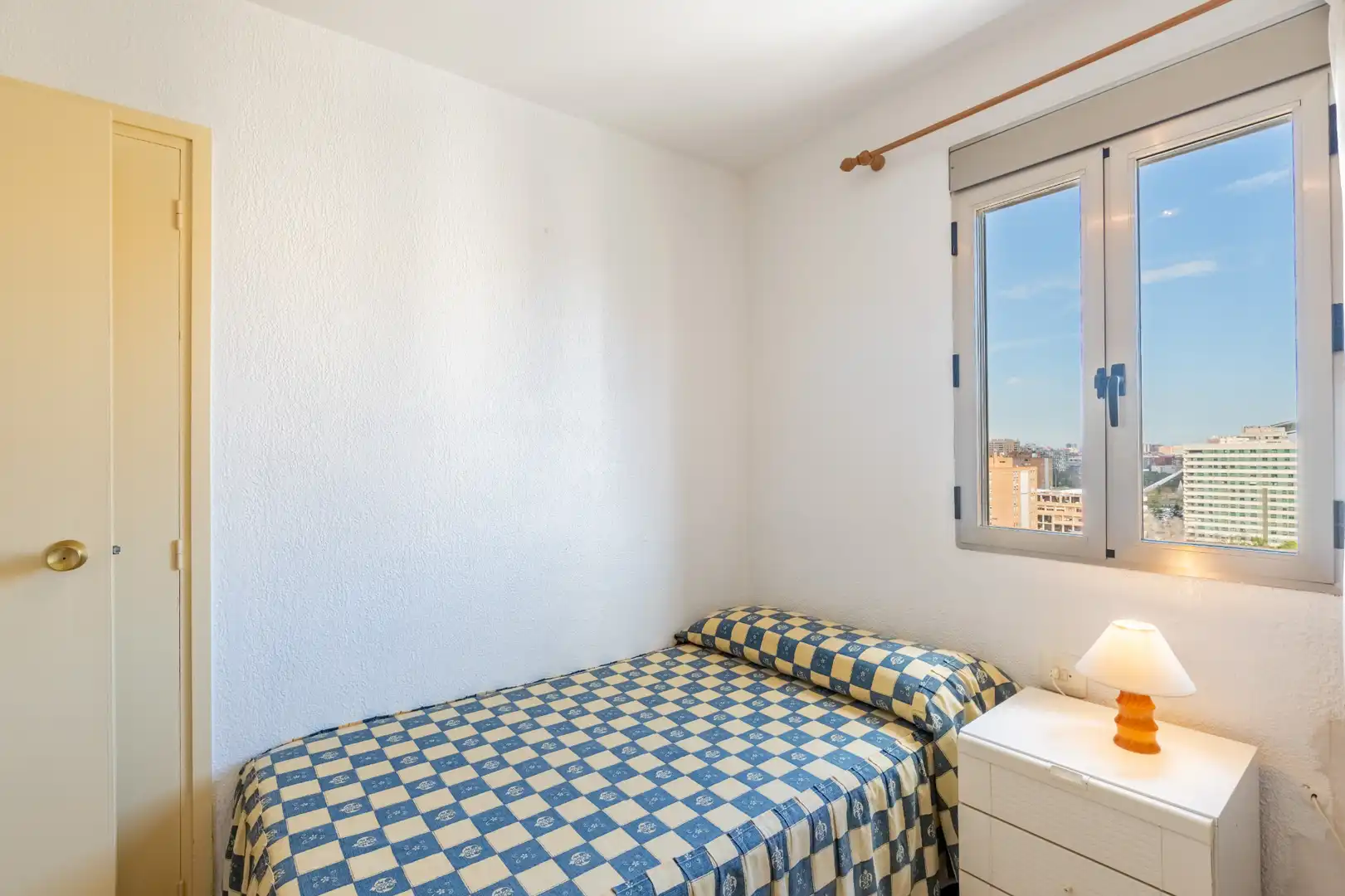 Bedroom of Flat for sale in Valencia  with Air Conditioner, Furnished and Oven