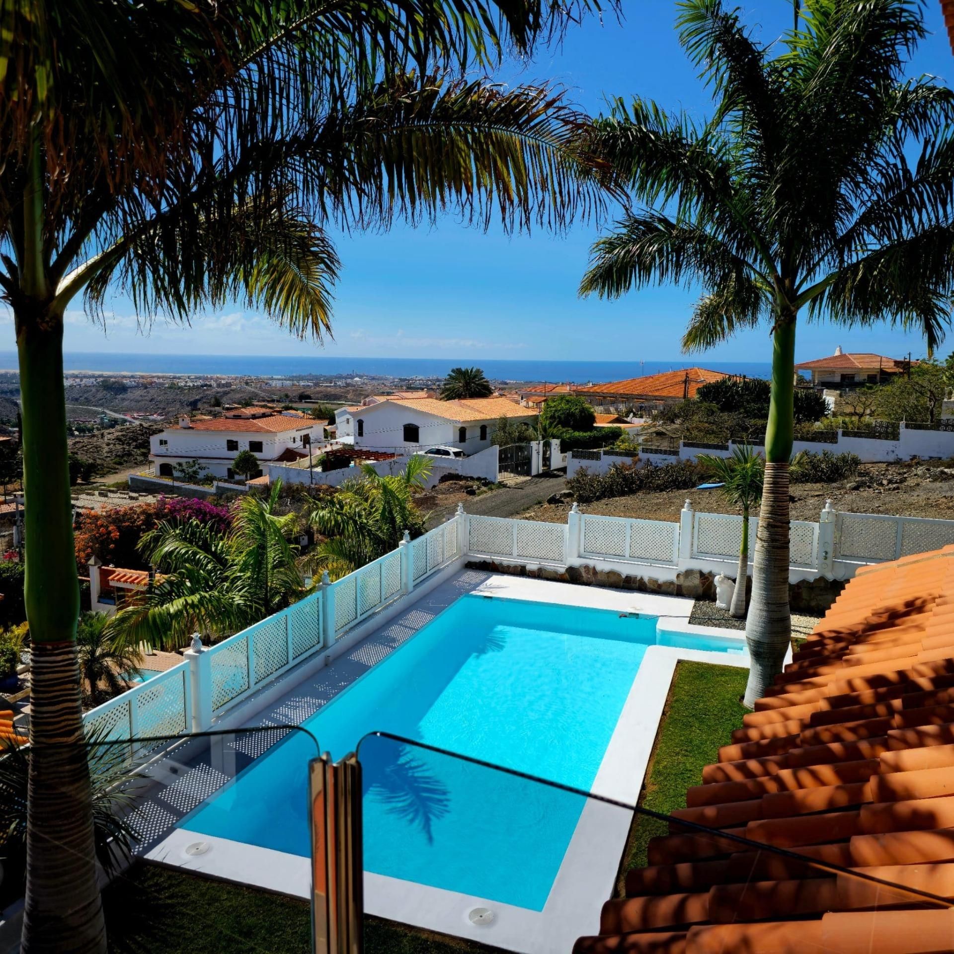 Exterior view of House or chalet for sale in San Bartolomé de Tirajana  with Air Conditioner, Terrace and Swimming Pool