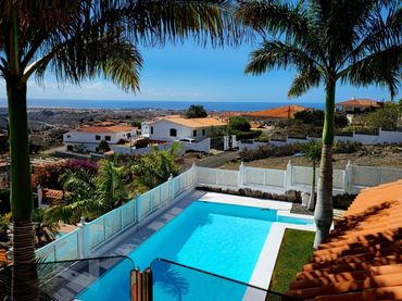 Chalet con piscina en venta en Montaña - La Data