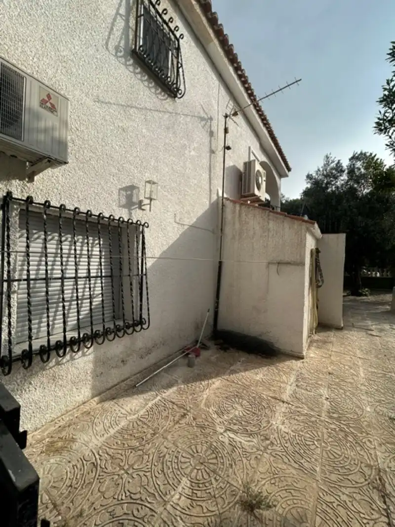 Vista exterior de Casa o xalet en venda en Palma de Gandia amb Aire condicionat, Terrassa i Piscina