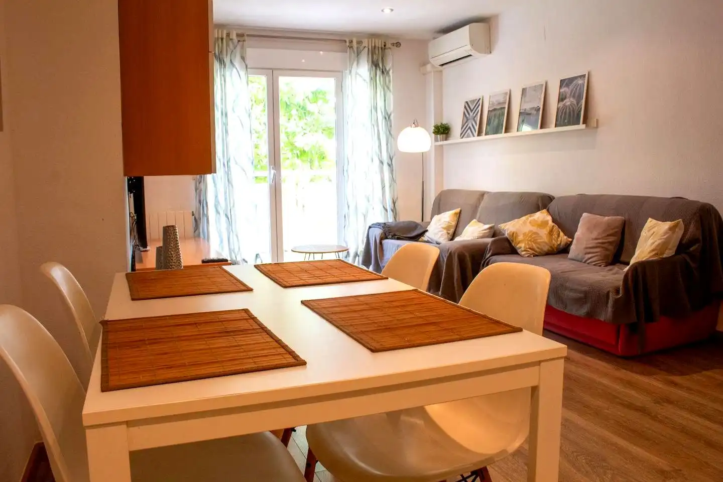 Sala d'estar de Apartament de lloguer en Valencia amb Aire condicionat, Moblat i Balcó