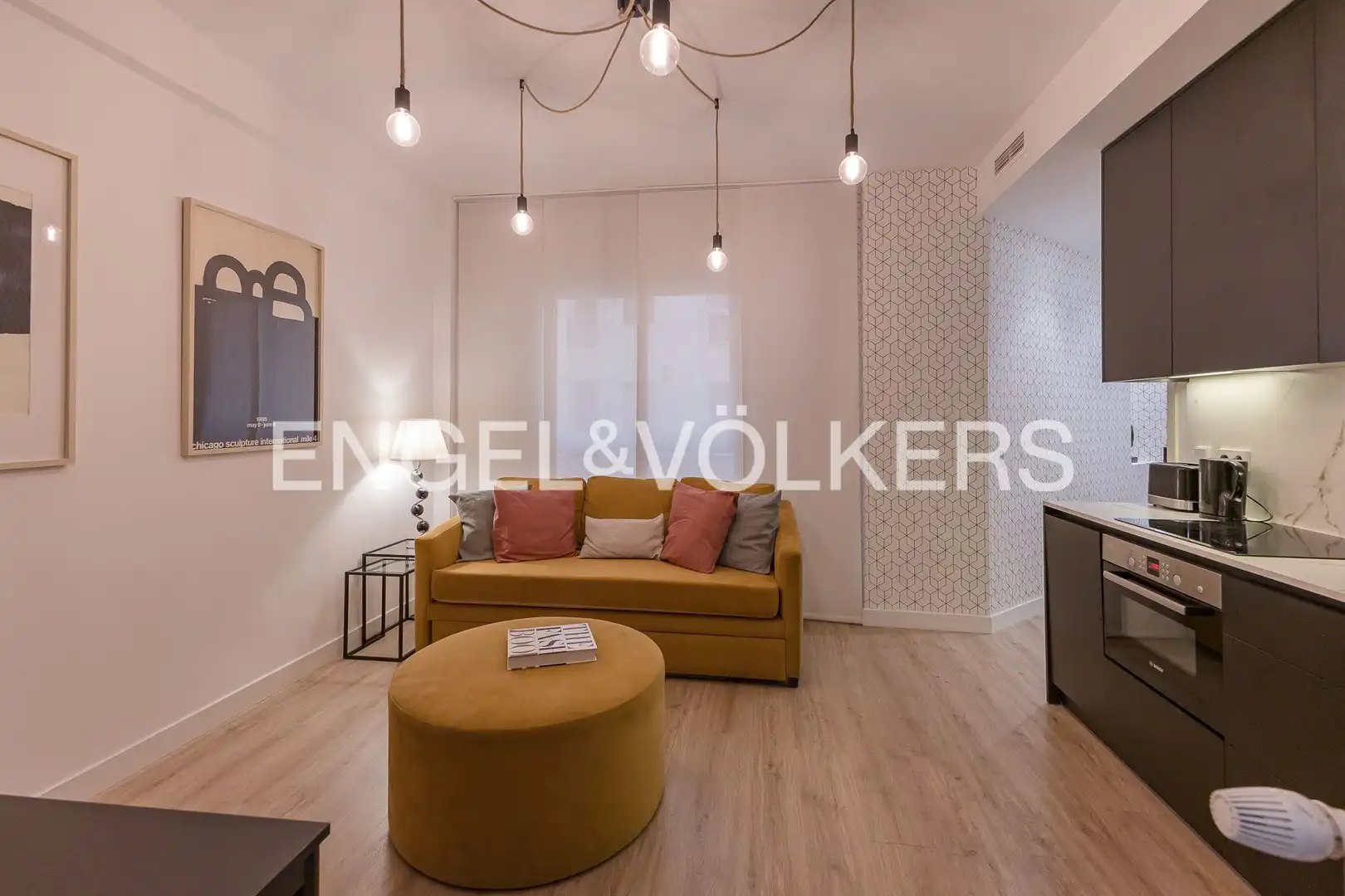 Vista exterior de Piso de alquiler en Madrid con Aire acondicionado, Calefacción y Amueblado