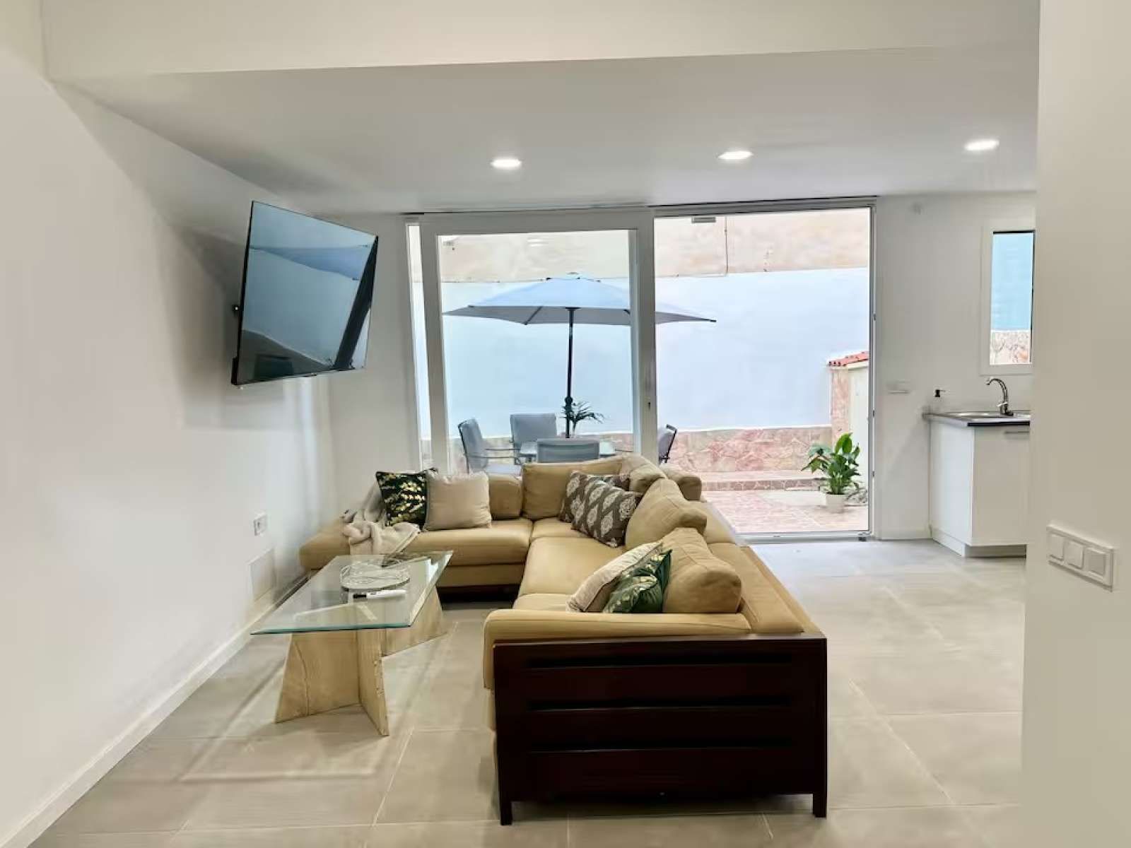 Living room of Apartment to share in  Palma de Mallorca  with Air Conditioner and Terrace