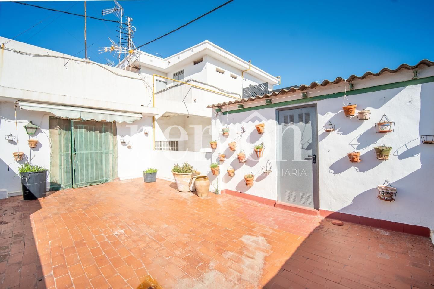 Vista exterior de Àtic en venda en  Valencia Capital amb Aire condicionat, Terrassa i Balcó