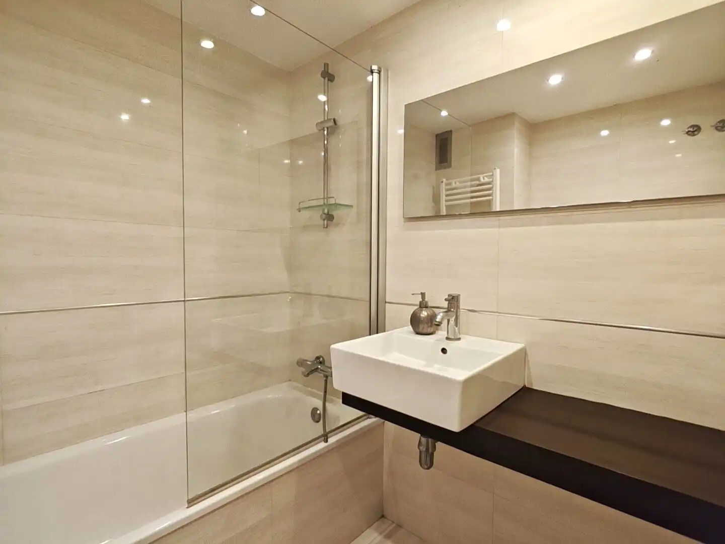 Baño de Apartamento en venta en Castell d'Aro, Platja d'Aro i s'Agaró con Calefacción, Terraza y Amueblado