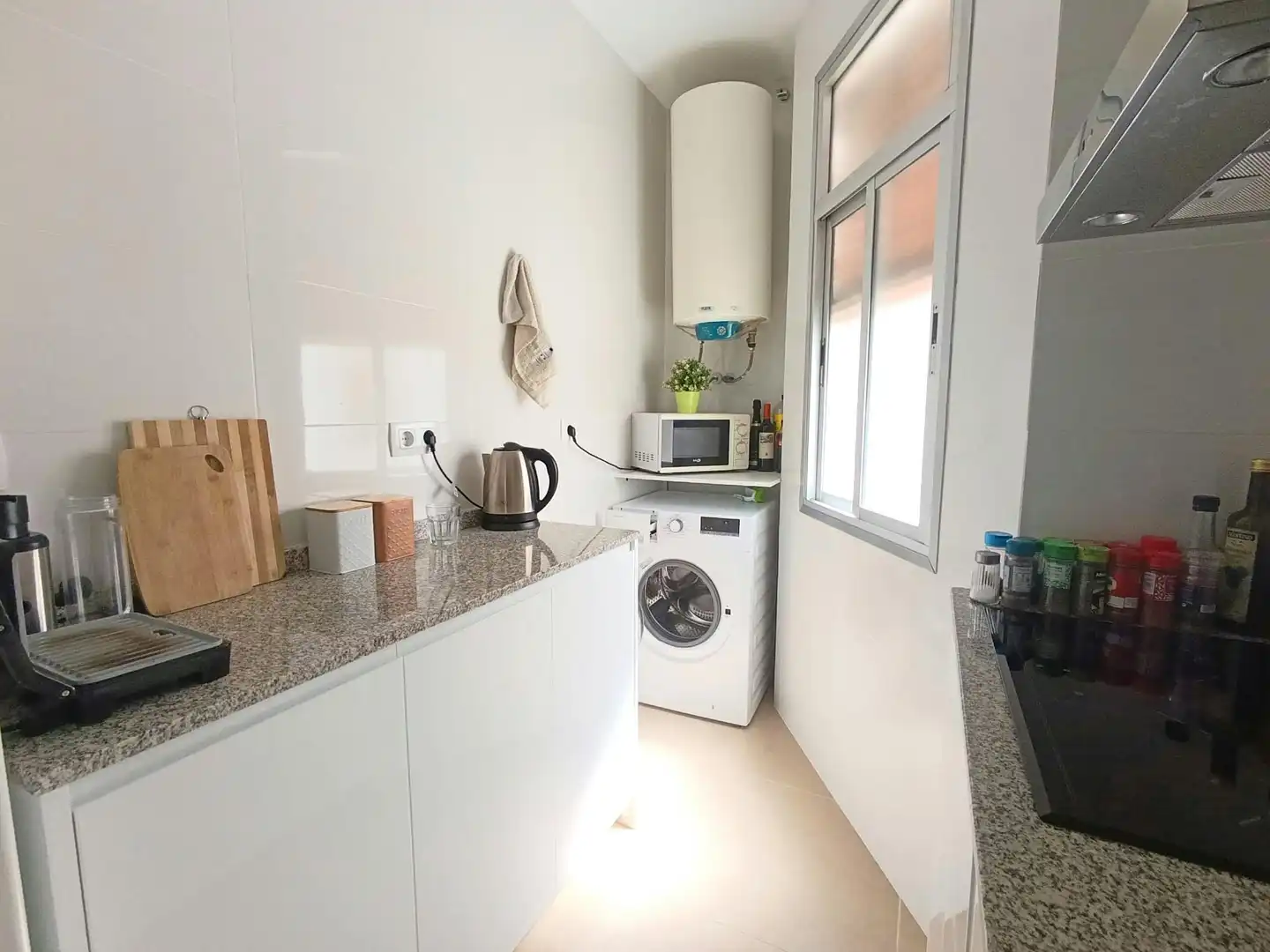 Kitchen of Flat for share in Sevilla  with Air Conditioner, Furnished and Washing machine