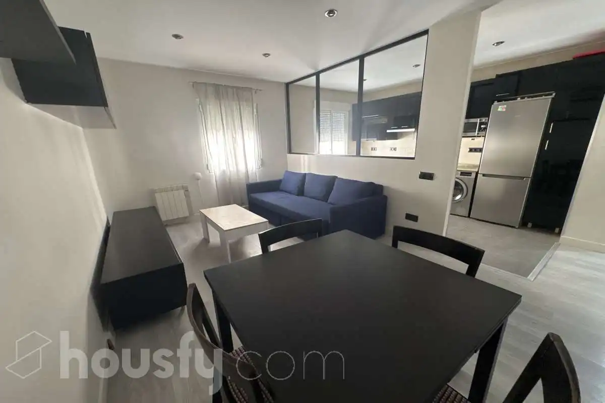 Living room of Flat for rent in Madrid  with Air Conditioner, Heating and Parquet flooring