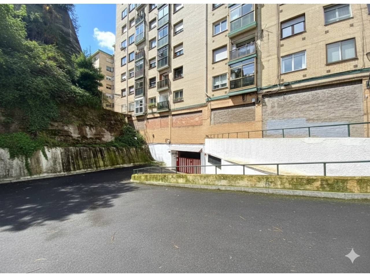 Vista exterior de Traster en venda en Bilbao 