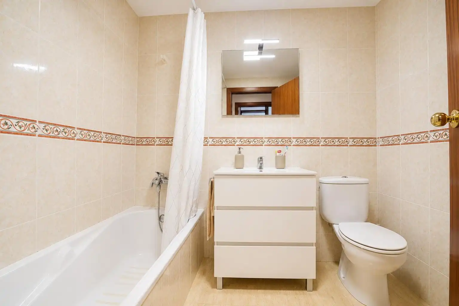 Bany de Casa o xalet en venda en Mont-roig del Camp amb Jardí privat, Terrassa i Piscina comunitària