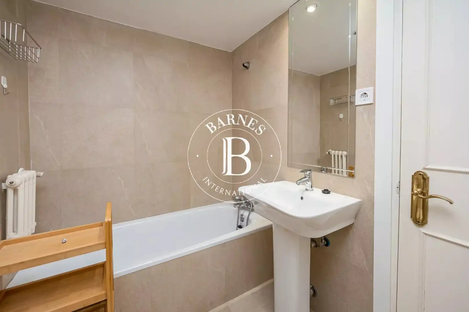 Bathroom of Flat for rent in Madrid  with Air Conditioner, Heating and Private garden