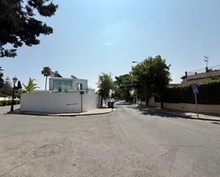 Vista exterior de Casa o xalet en venda en Tomares amb Aire condicionat, Jardí privat i Terrassa