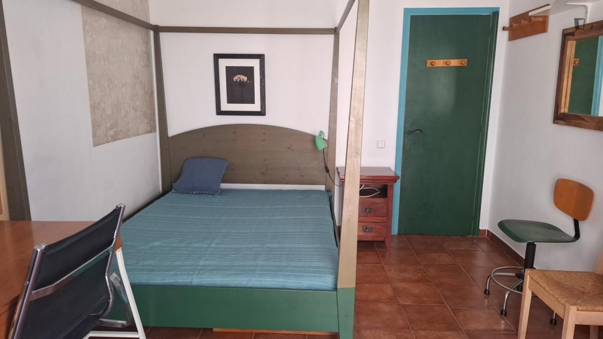 Dormitori de Apartament per a compartir en  Barcelona Capital amb Moblat, Microones i Balcó