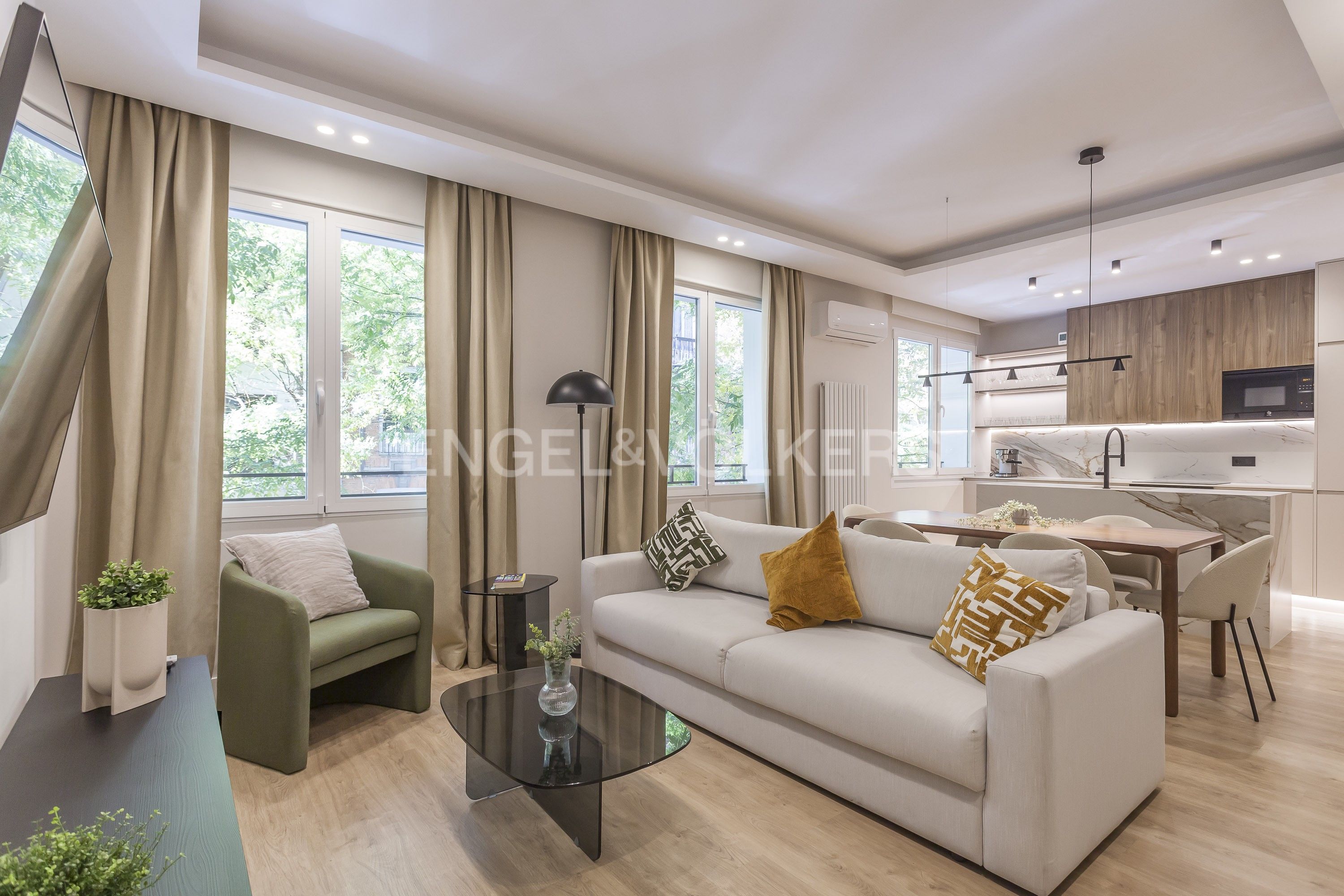 Sala de estar de Apartamento de alquiler en  Madrid Capital con Calefacción y Amueblado