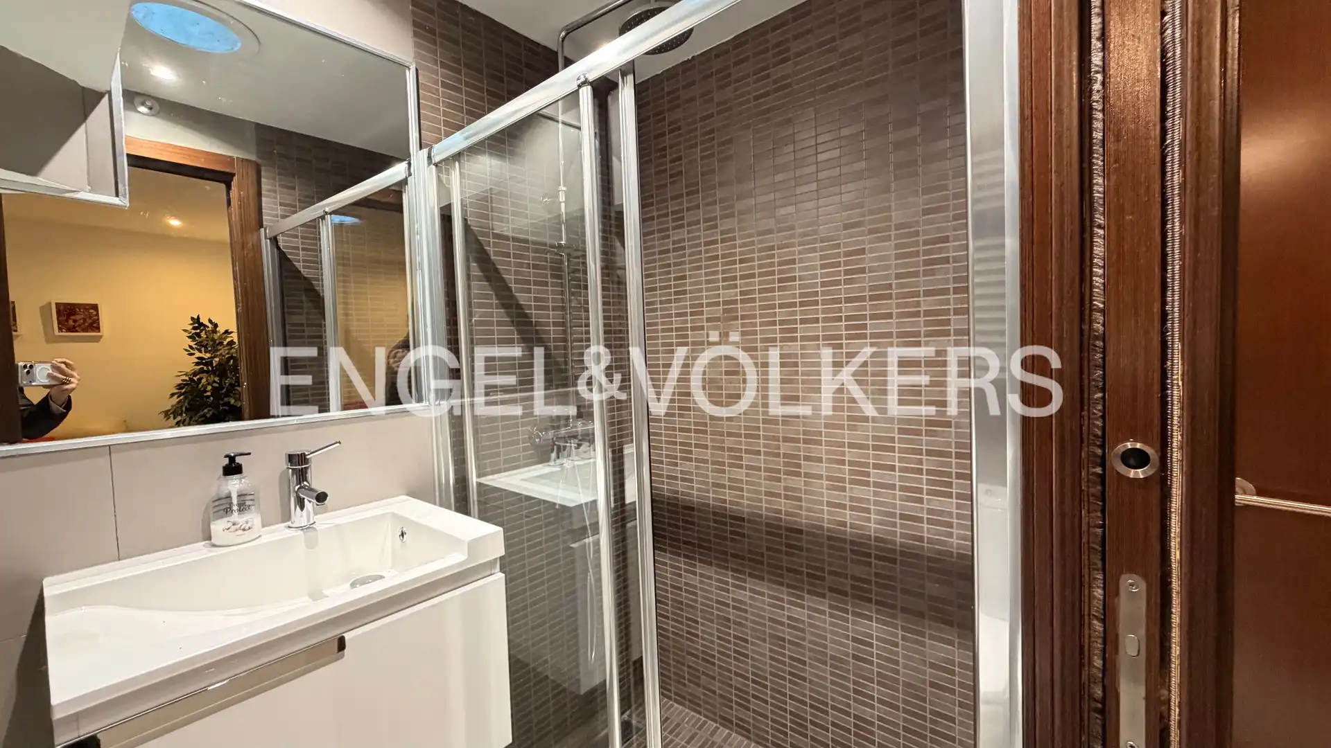 Baño de Dúplex de alquiler en La Moraleja con Aire acondicionado, Calefacción y Jardín privado