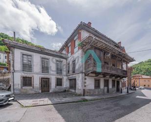 Vista exterior de Casa adosada en venda en Quirós amb Terrassa i Balcó
