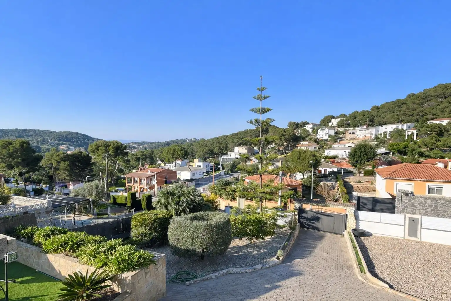 Vista exterior de Casa o xalet en venda en Calafell amb Aire condicionat, Jardí privat i Terrassa
