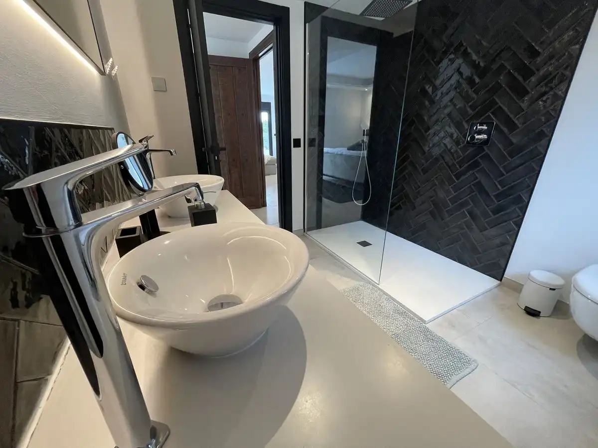 Baño de Casa o chalet de alquiler en Marbella con Aire acondicionado, Jardín privado y Piscina