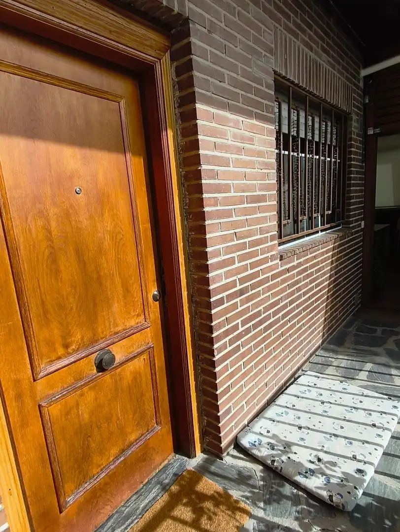 Vista exterior de Estudi en venda en Madrid amb Calefacció, Jardí privat i Parquet