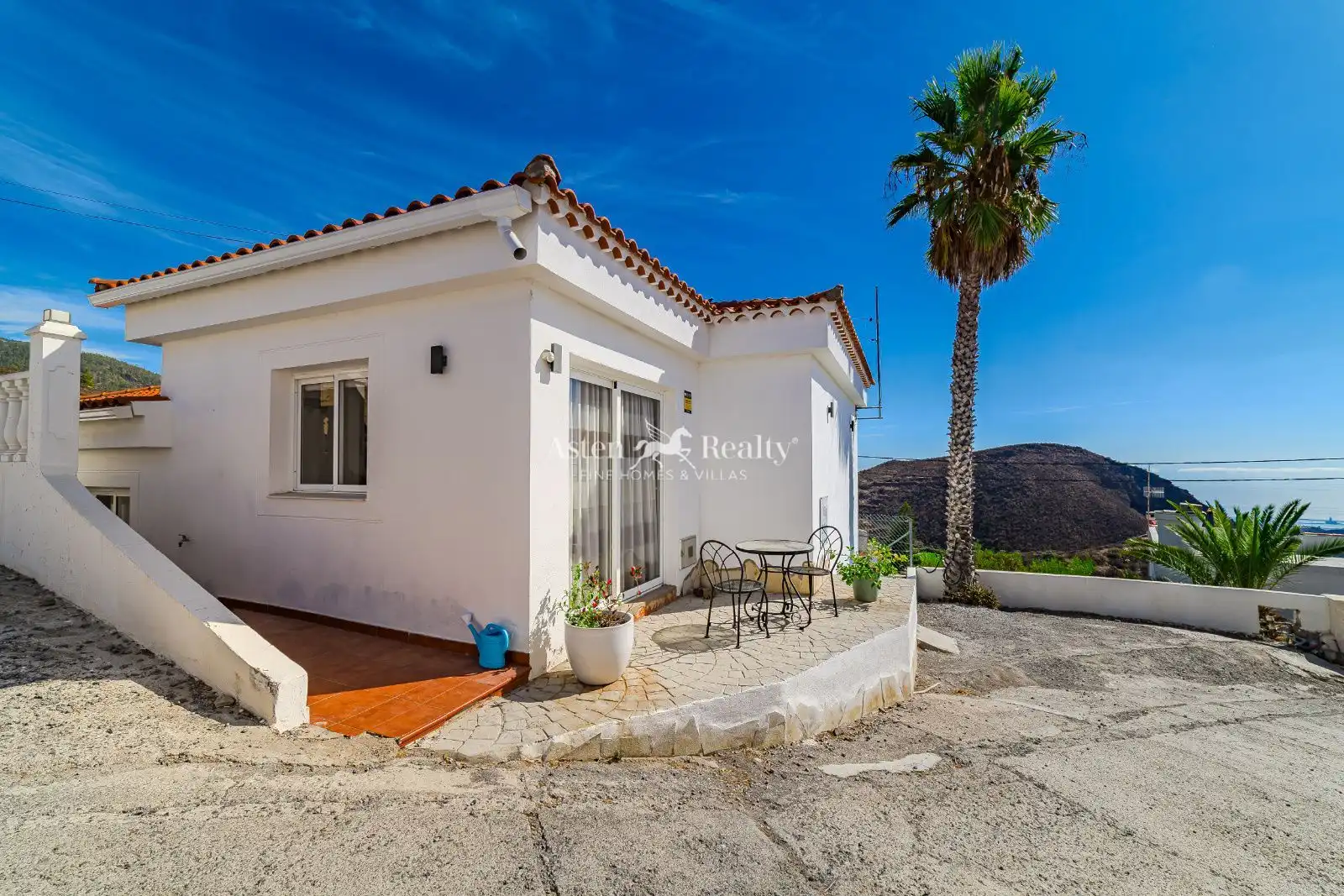 Vista exterior de Casa o xalet en venda en San Miguel de Abona amb Calefacció, Terrassa i Traster