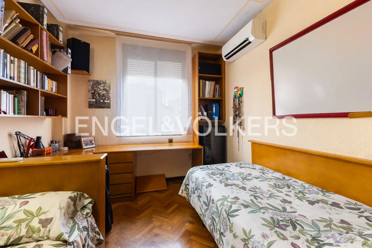 Schlafzimmer von Dachboden zum Verkauf in Valencia mit Klimaanlage, Heizung und Parkett