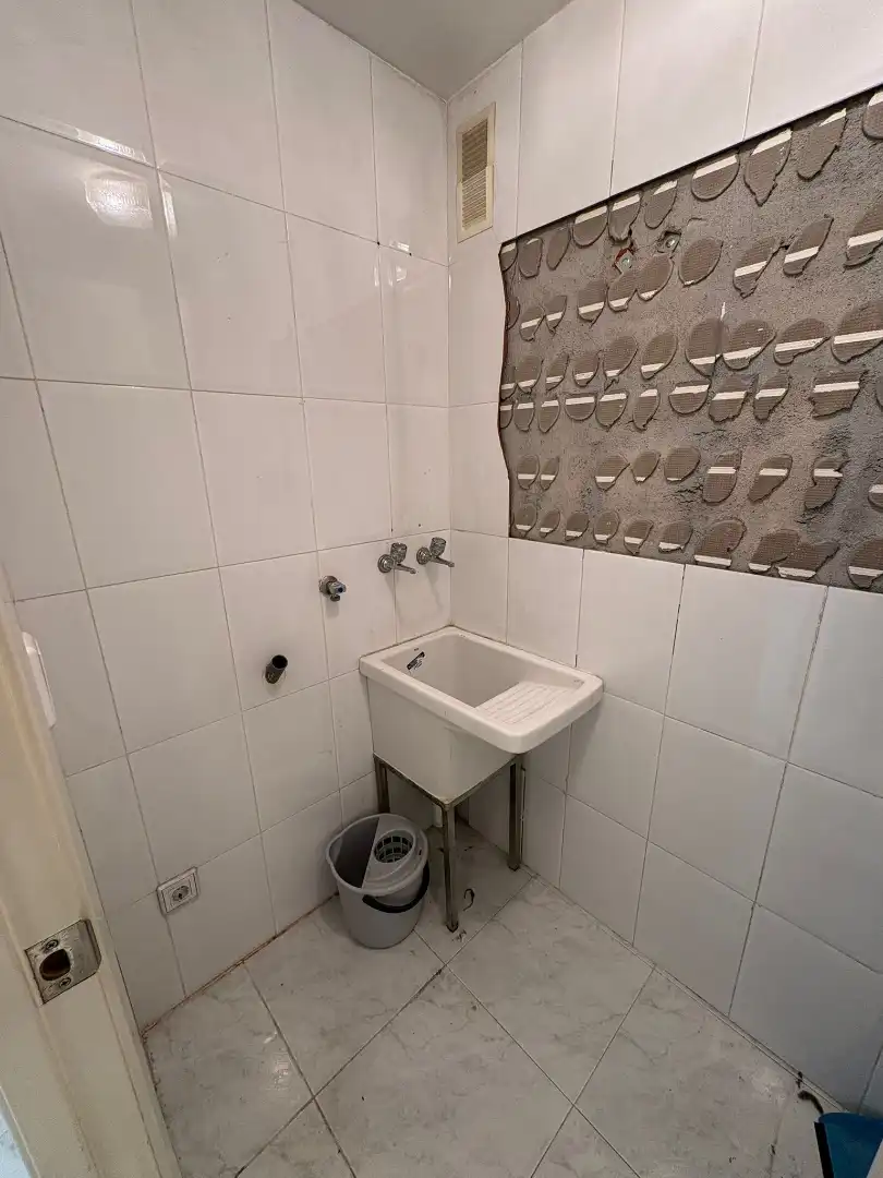 Bany de Pis en venda en Girona amb Forn, Microones i Balcó