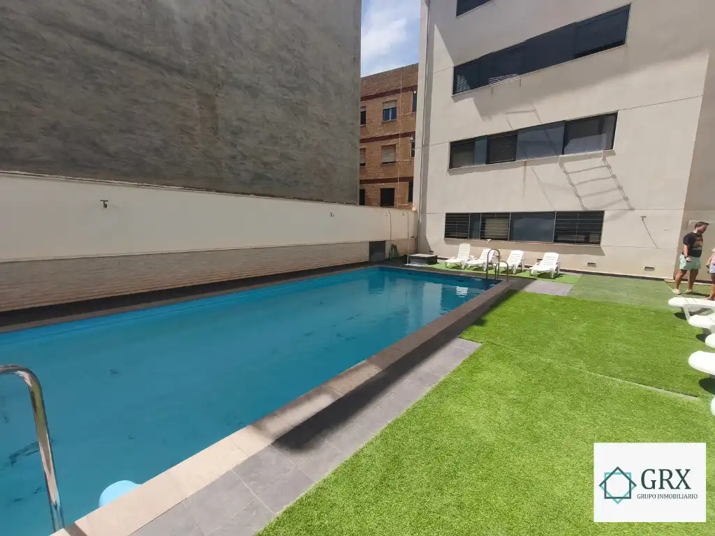 Swimming pool of Flat for rent in Granada  with Air Conditioner, Heating and Storage room