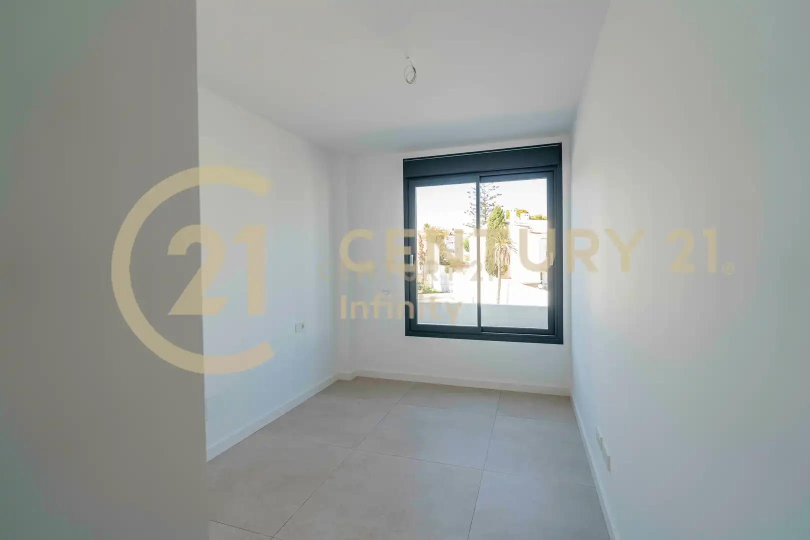 Habitación de Apartamento en venta en Torremolinos con Aire acondicionado, Jardín privado y Trastero