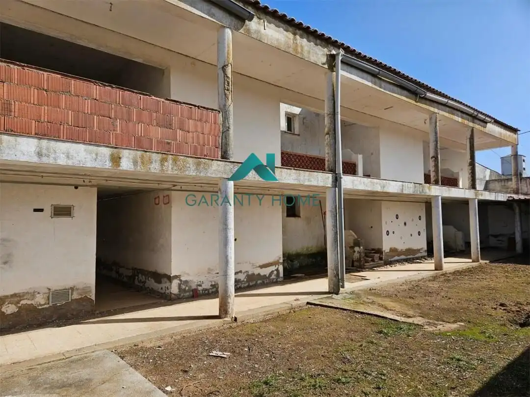 Vista exterior de Edifici en venda en Badajoz